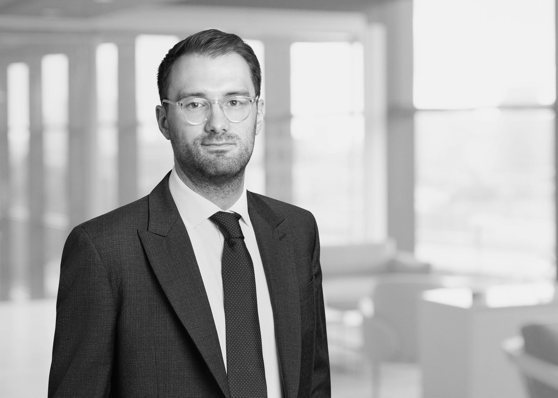 patrick-mackenzie-associate-financial-restructuring-akin-gump